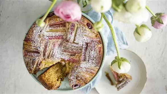 Wegańskie ciasto z rabarbarem