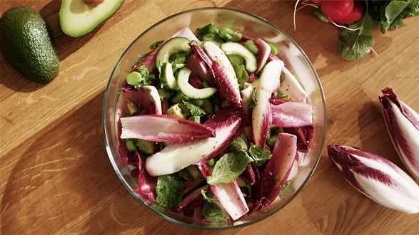 Sałatka z bobem i cykorią