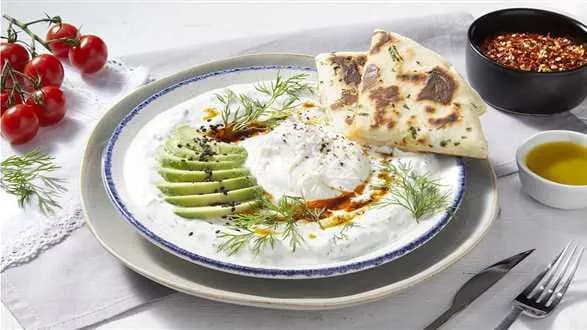 Jajka po turecku z chlebkami z patelni