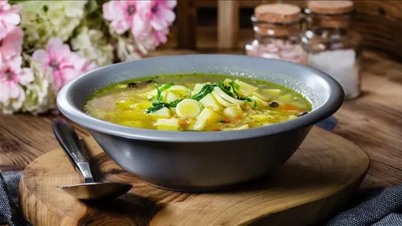 Zupa porowa z mięsem mielonym