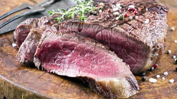 Stek z combra jelenia z sokiem cytrynowym