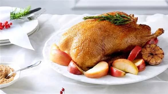 Kaczka z jabłkami w sosie