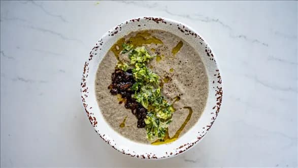 Krem z brązowych pieczarek z gremolatą