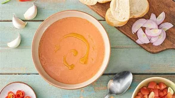 Gazpacho z pomidorów malinowych