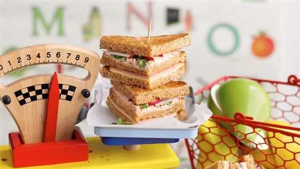 Trzypoziomowe tosty (wieża kanapkowa)