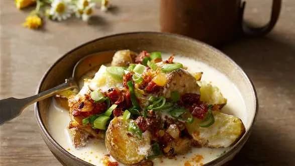 Polewka z maślanki z wędzonymi ziemniakami