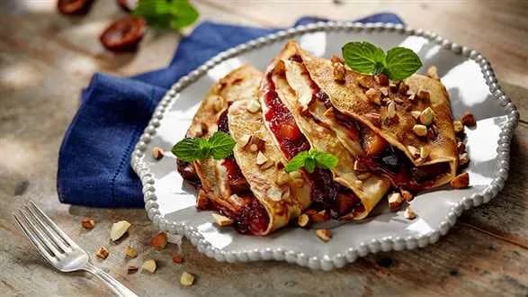 Cynamonowe naleśniki ze śliwkami