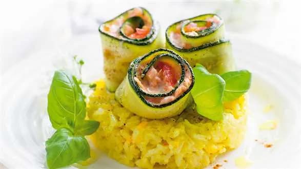 Pilaw z roladkami z cukinii