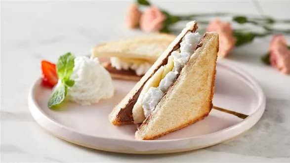 Tosty z kremem piankowym i orzechowym