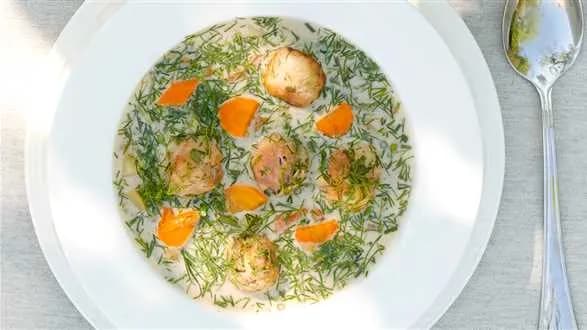 Zupa koperkowa z klopsikami drobiowymi