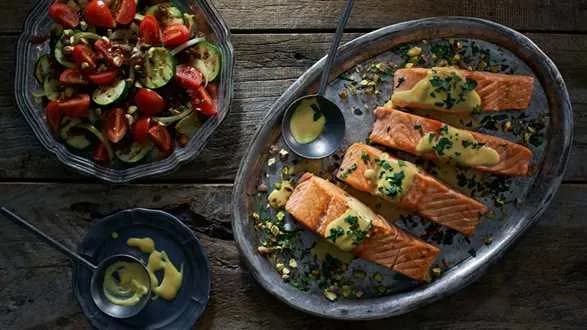 Grillowany łosoś w sosie śmietanowo – szafranowym