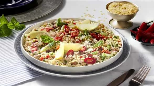 Sałatka z wędzonym tuńczykiem i makaronem kritharaki