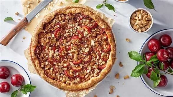 Ciasto śliwkowe z orzechami z nerkowca