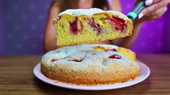 Proste ciasto z truskawkami