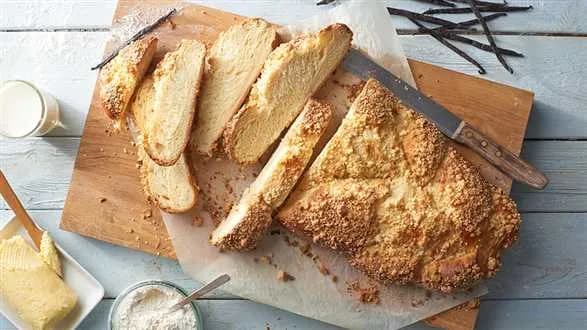 Chałka drożdżowa z maślaną kruszonką