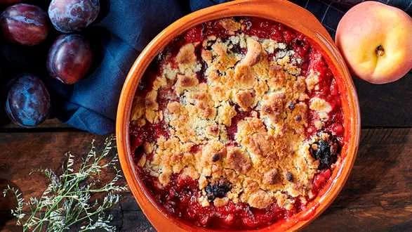 Śliwki pod kruszonką migdałową