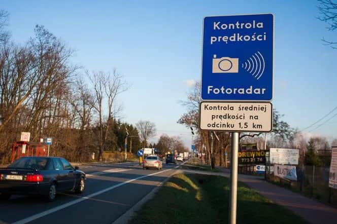 Odcinkowy pomiar prędkości – kiedy przychodzi mandat i co robić?
