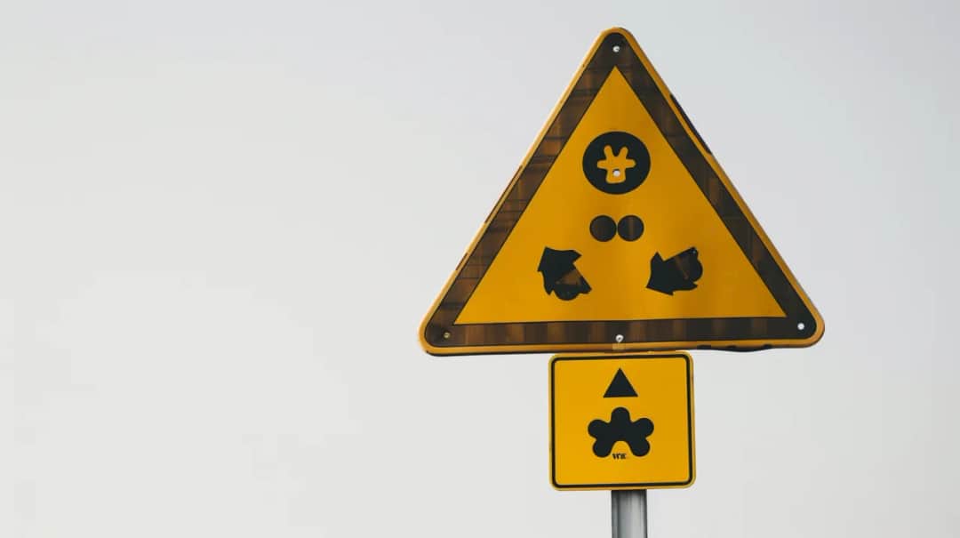 Znak Ostrzegawczy: Jakie są najważniejsze znaki ostrzegawcze?
