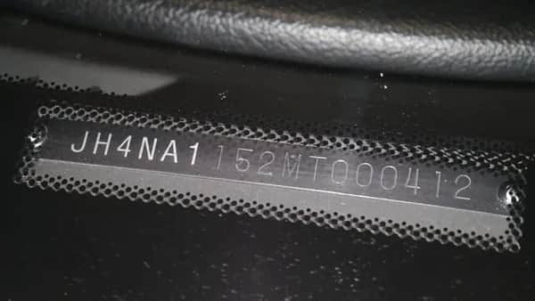 Gdzie dokładnie znajduje się numer OEM w samochodzie i jak go znaleźć?